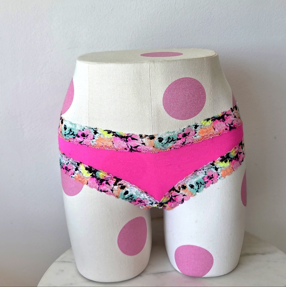 Victoria's Secret PINK VTG Extra Low Rise Cheeky Panty Rainbow Floral Lace NWT - Picture 2 of 13